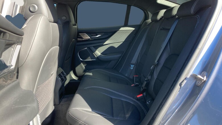 Jaguar XE 2.0 D200 R-Dynamic SE Black 4dr Auto Diesel Saloon